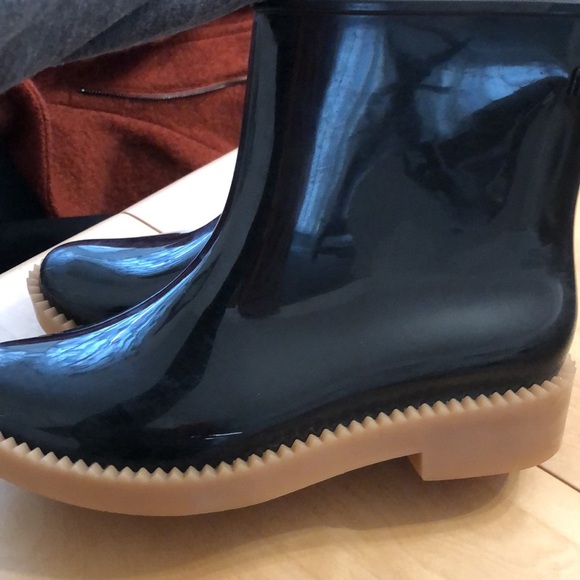 Melissa rain boots.  Glossy black with tan sole.  Size 9 - Picture 7 of 9